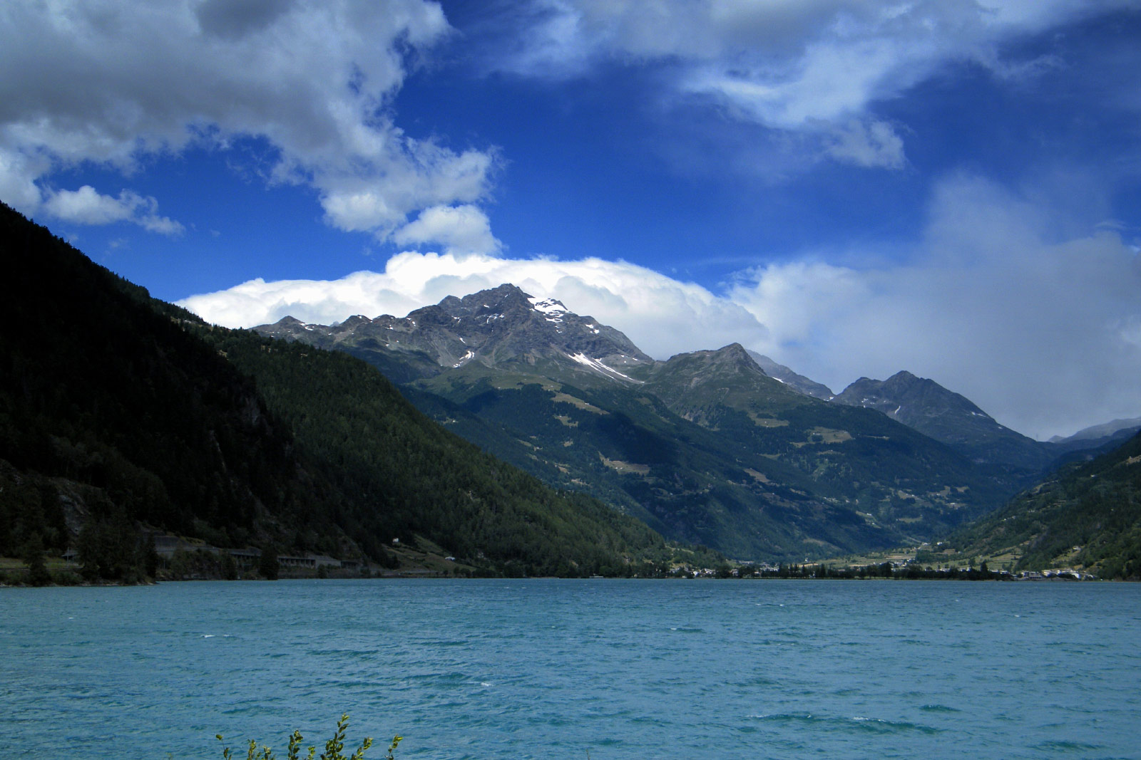 Lago di Poschiavo (Photo license: CC BY-NC-SA 2.0)
